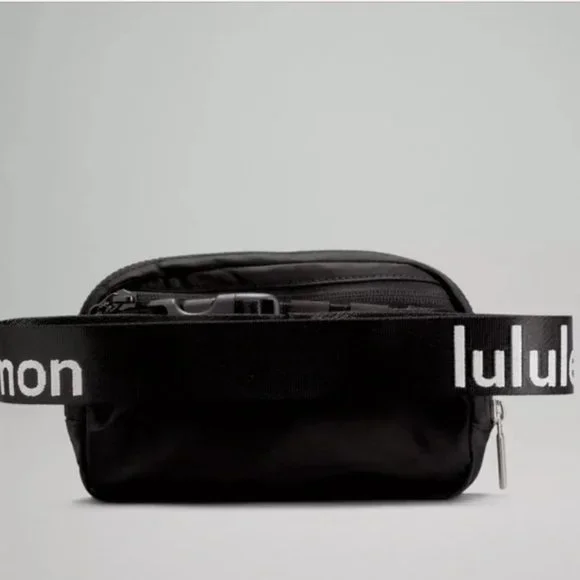 *LAST ONE* Lululemon Everywhere Belt Bag in Wordmark - Picture 6 of 11
